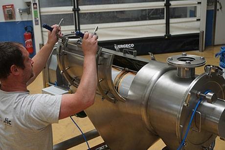 Ouverture du tamis centrifuge pour inspection