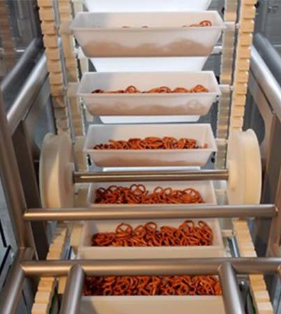 Élévateur à godets gâteaux apéros secteur agroalimentaire