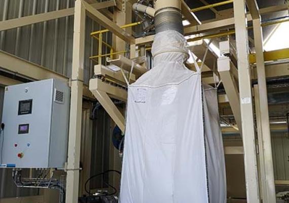 Remplissage de minéraux en big bags