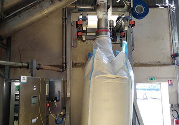 Remplissage big bag alimenté par une vis de transfert 