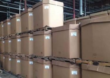 Basculeur d'octabins de granulés plastiques