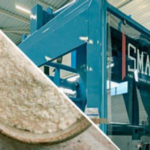 Machine SmashR pour décompactage de big bags dans l'agroalimentaire. À gauche, farine dans un bol ; à droite, vue de la machine avec l'inscription 'SMASHR'.
