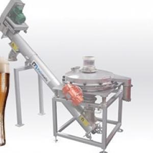 Tamisage et transfert mécanique de céréales de bière