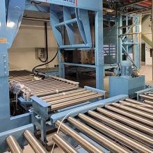 La SmashR® Conv, une machine automatisée de décompactage de sacs en vrac, optimisant la productivité grâce à la gestion automatique des cycles de massage et de déchargement, réduisant la charge de travail manuel et augmentant la sécurité des opérateurs