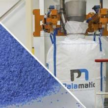 Remplissage de big bags après décompactage du filter cake dans l'industrie des batteries.